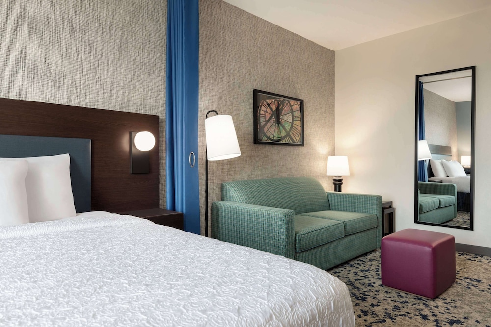 STUDIO, SUITE, KING BED