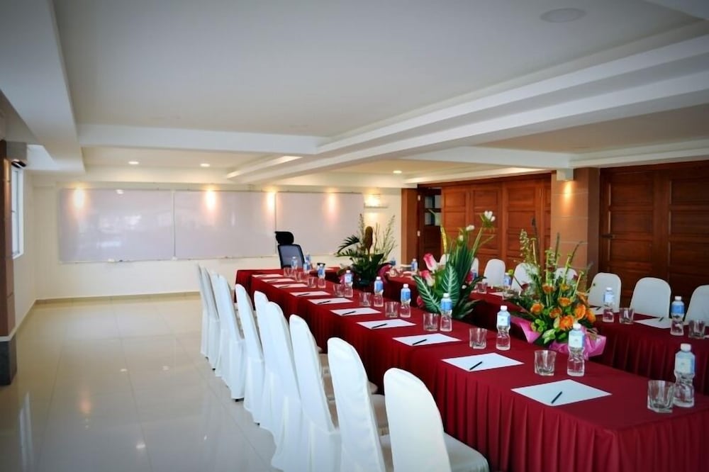 Yew Boutique Hotel 34/37