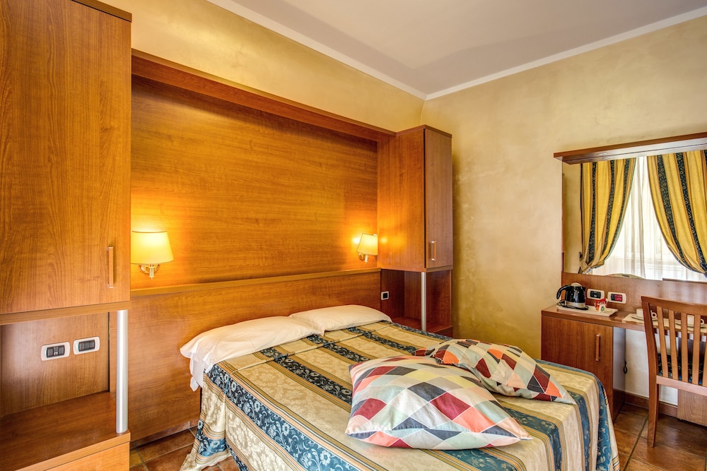 Hotel Maryelen 2 24/50