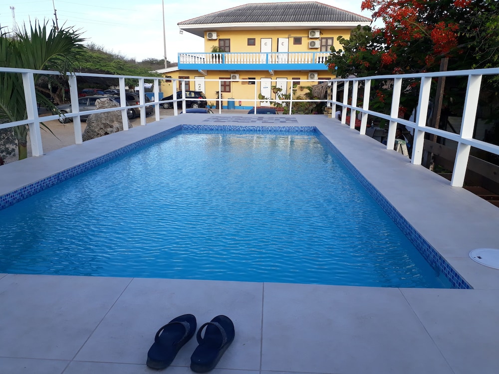 Sea Horizon Apartments 4/50