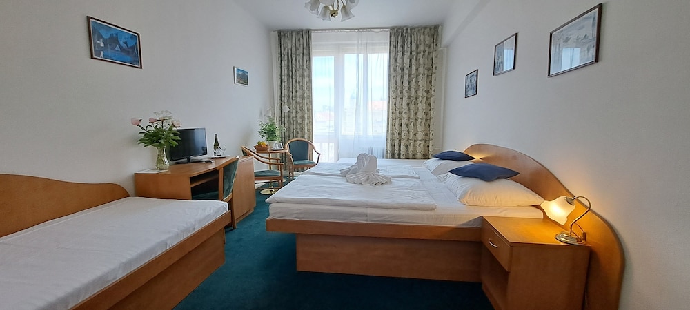 Legie Hotel 11/45