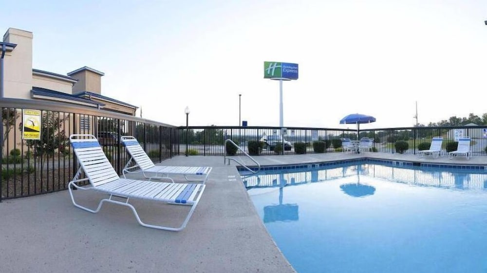 Holiday Inn Express Hurricane Mills Waverly 3/62