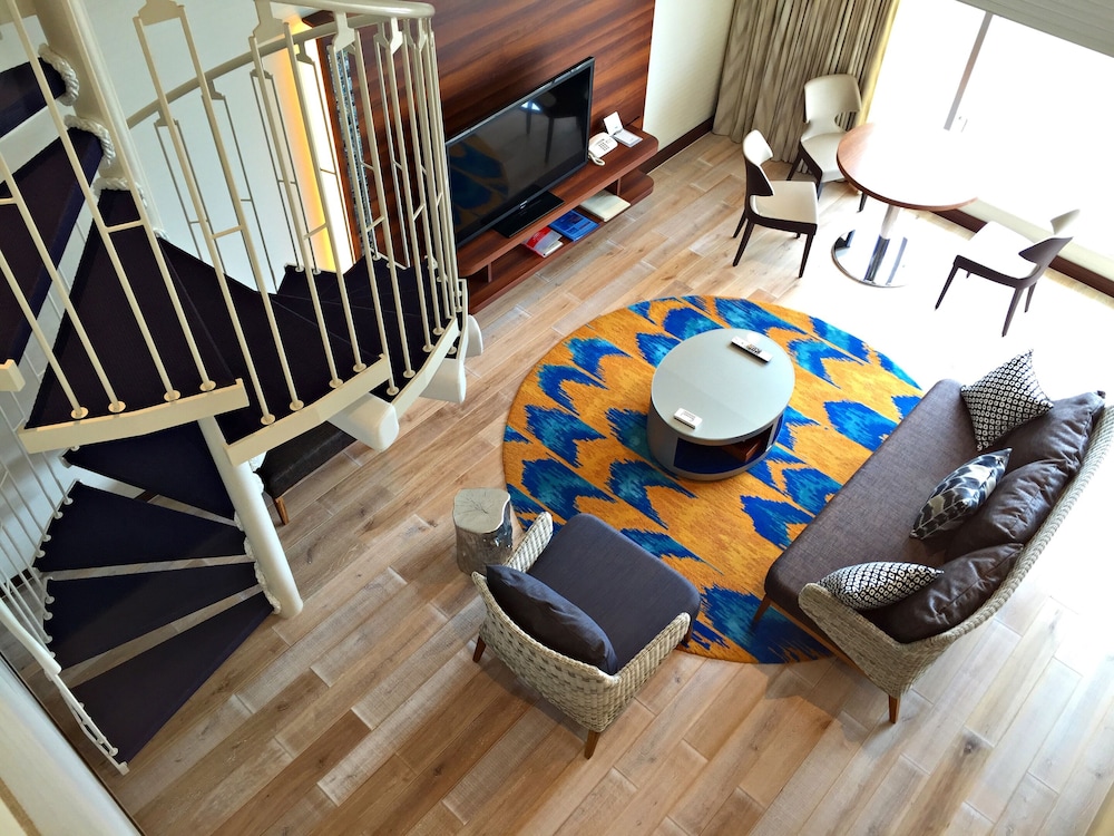 Tower, Suite, King Bed, Ocean View, Balcony