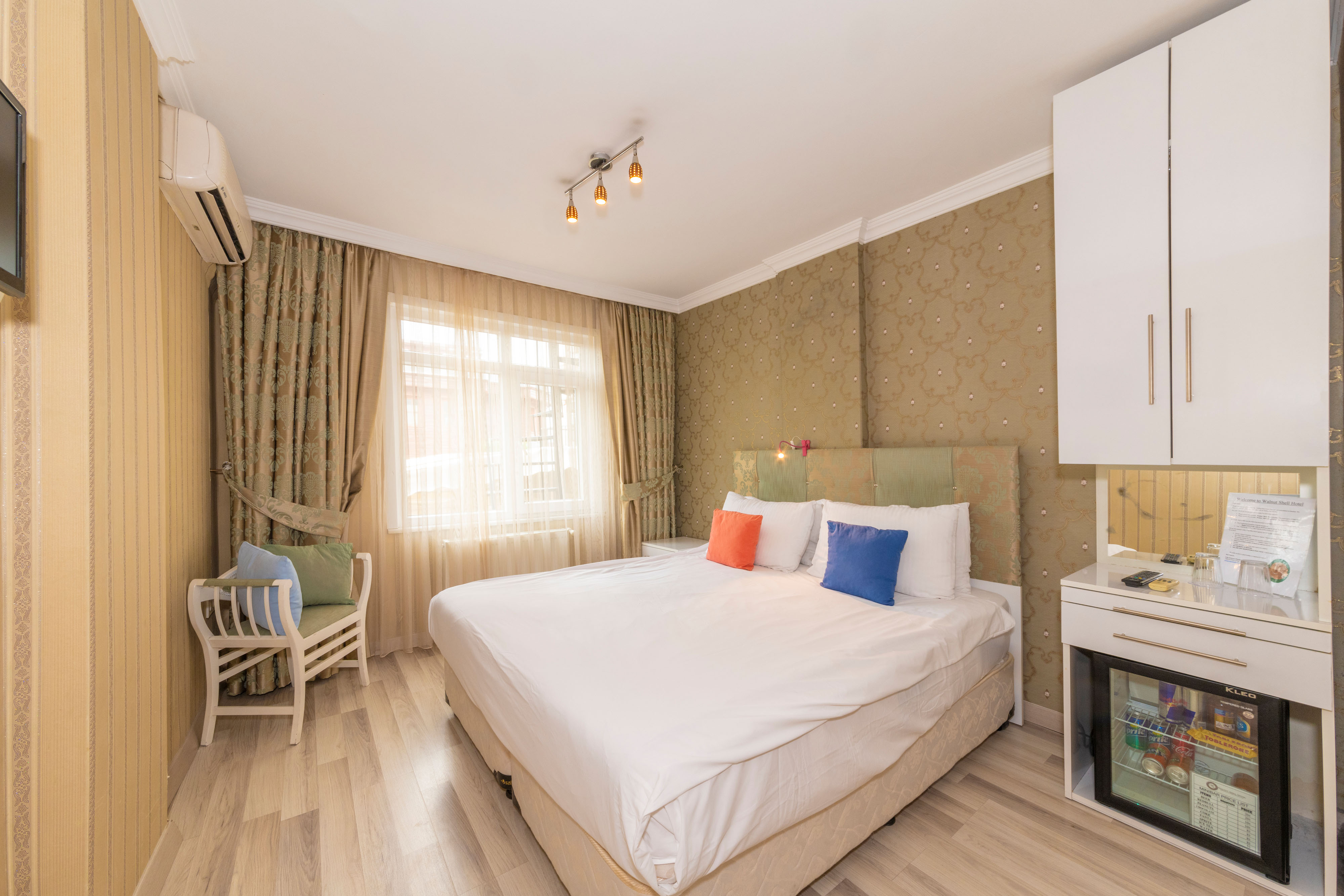 Walnut Shell Hotel 24/52