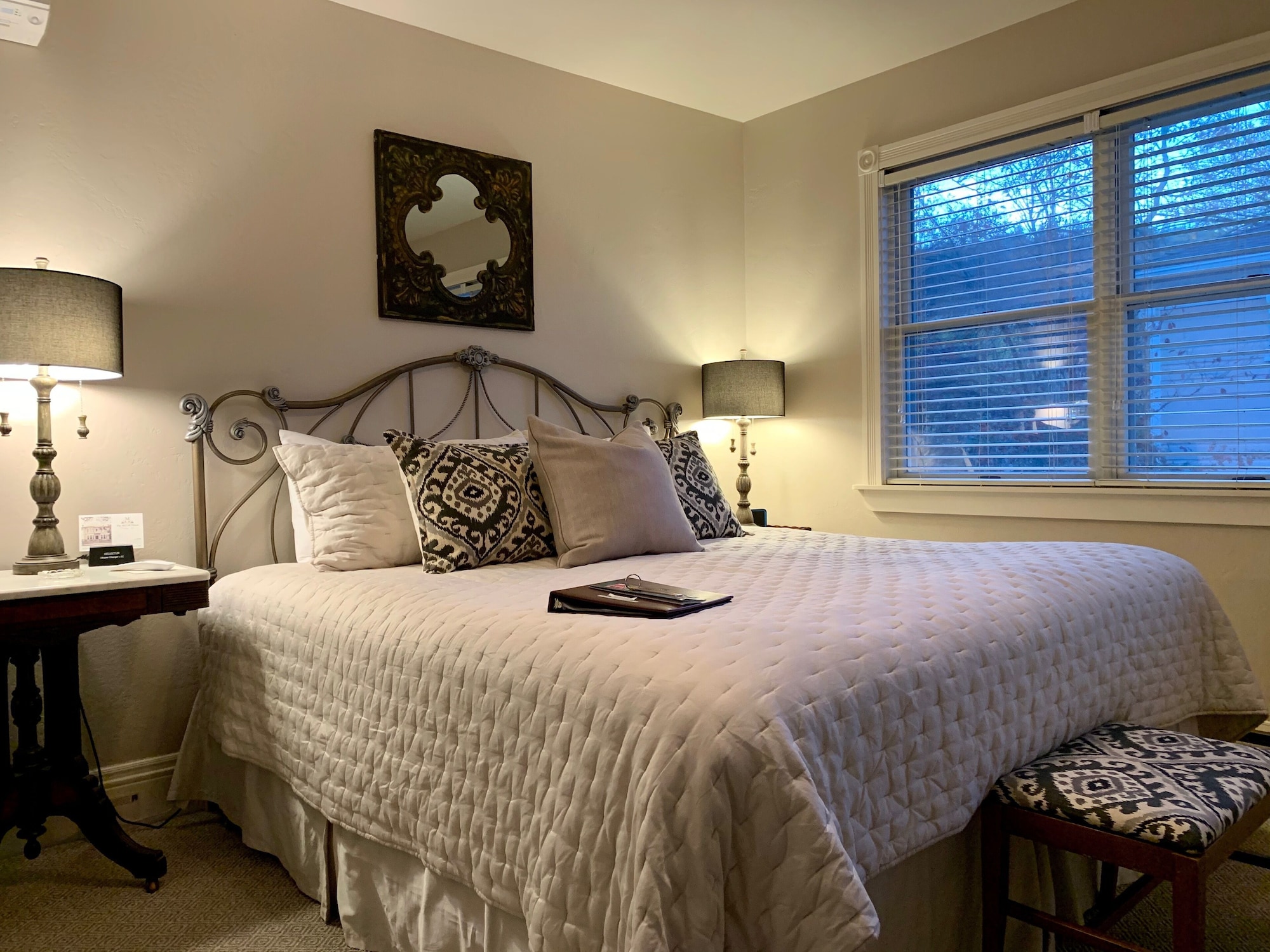 Courtne, King Bed