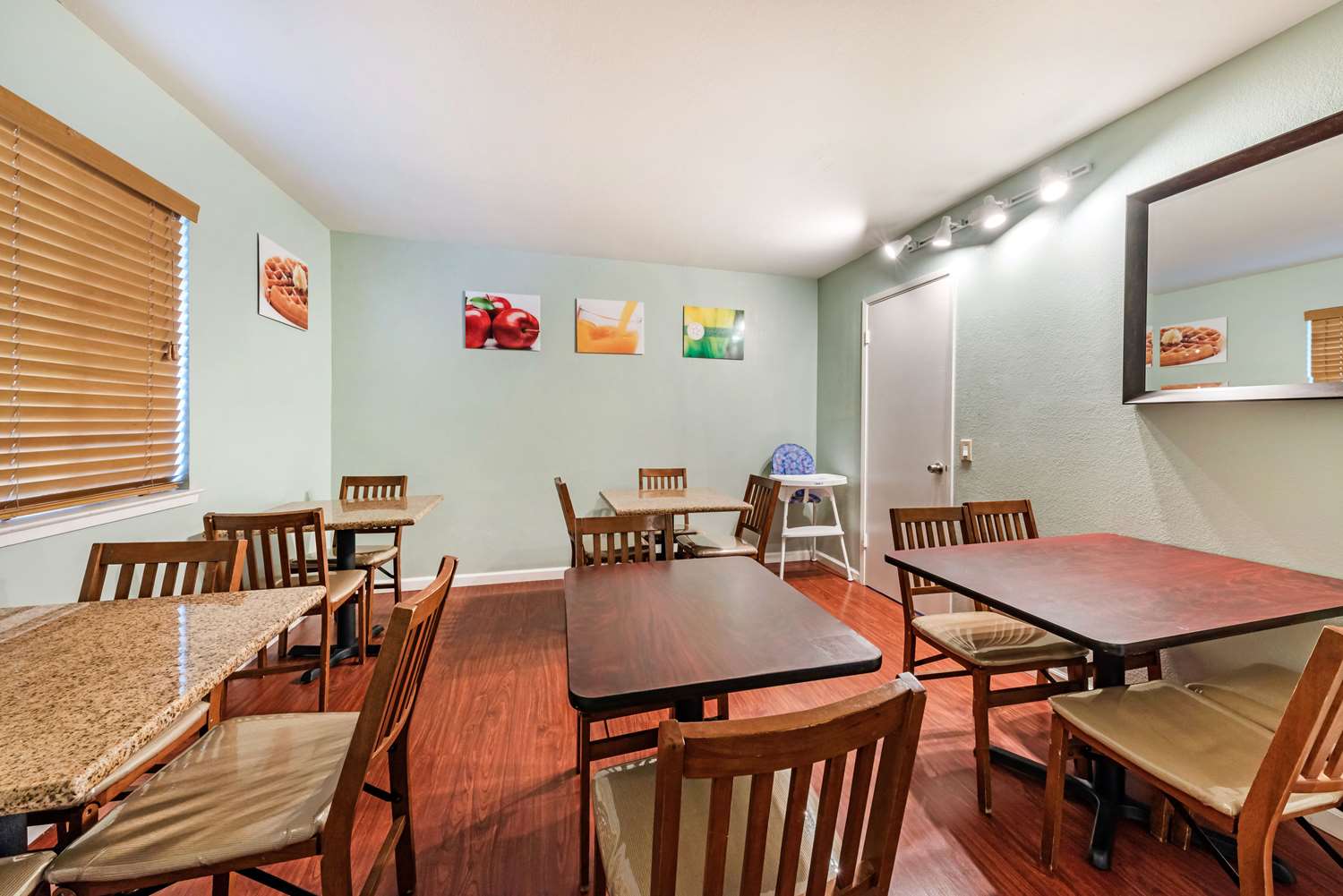Scottish Fairway Inn 32/37