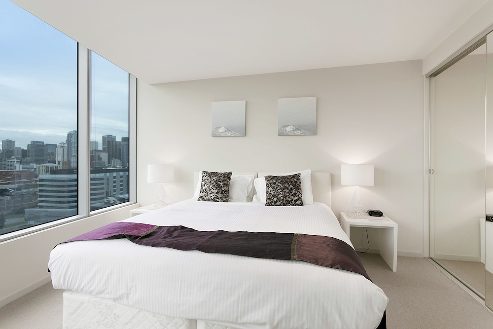 Docklands Private Collection of Apartments - Digital Harbour 15/50