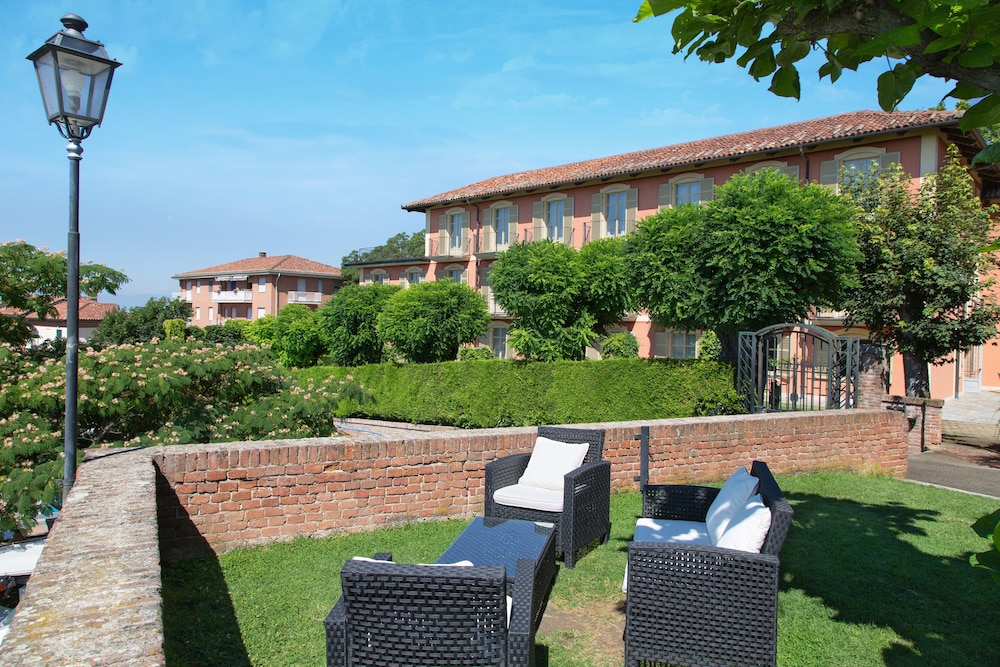 Hotel Castello Di Santa Vittoria 3/47