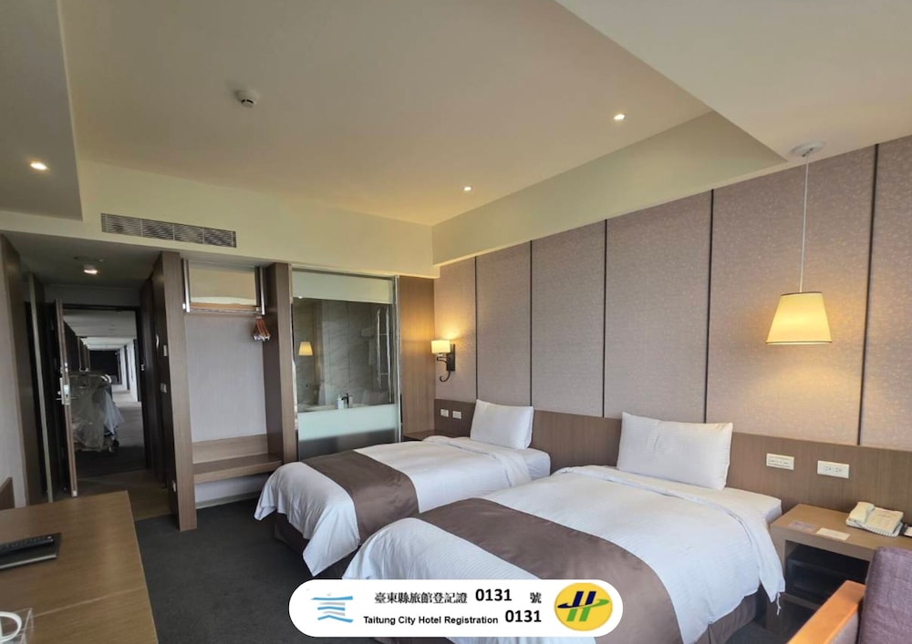 ROOM, TWIN BEDS