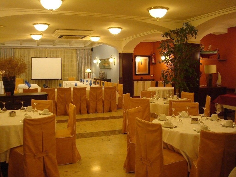 Hotel Llansola 60/67