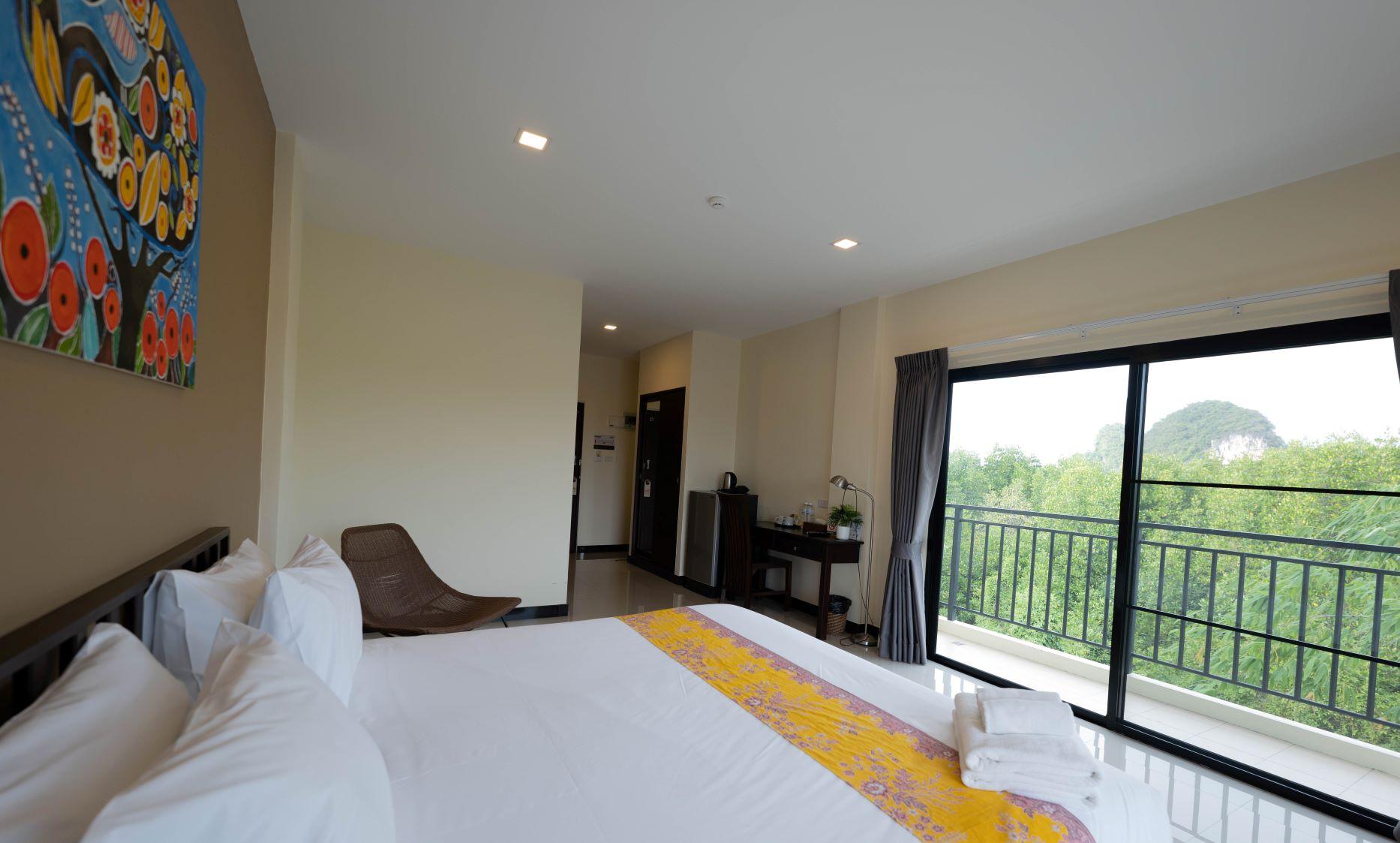 Room, King Bed, Forest View