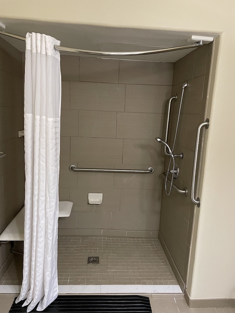 Comfort Inn & Suites Ponca City Near Marland Mansion 8/38