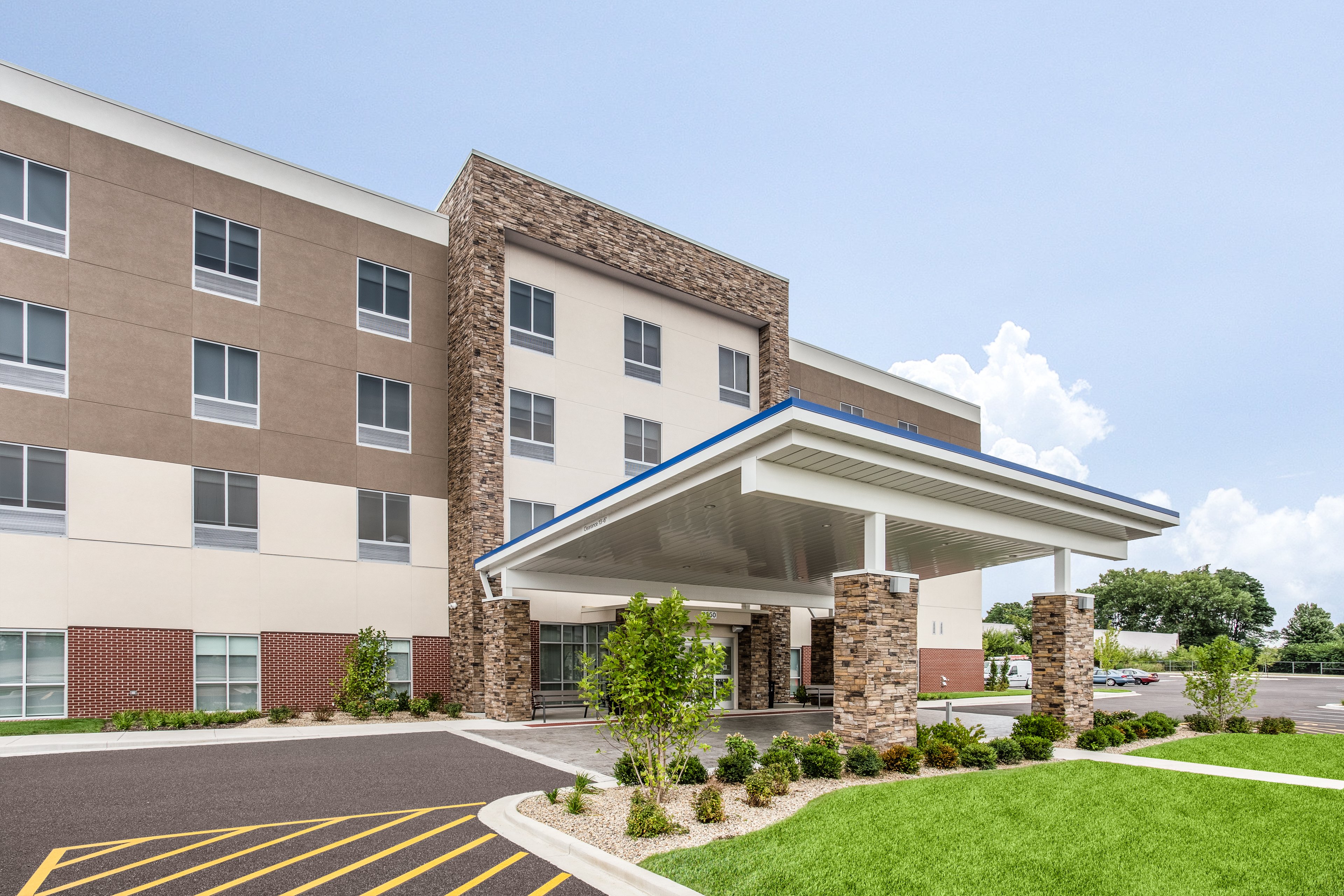 Holiday Inn Express & Suites Ottawa 7/50