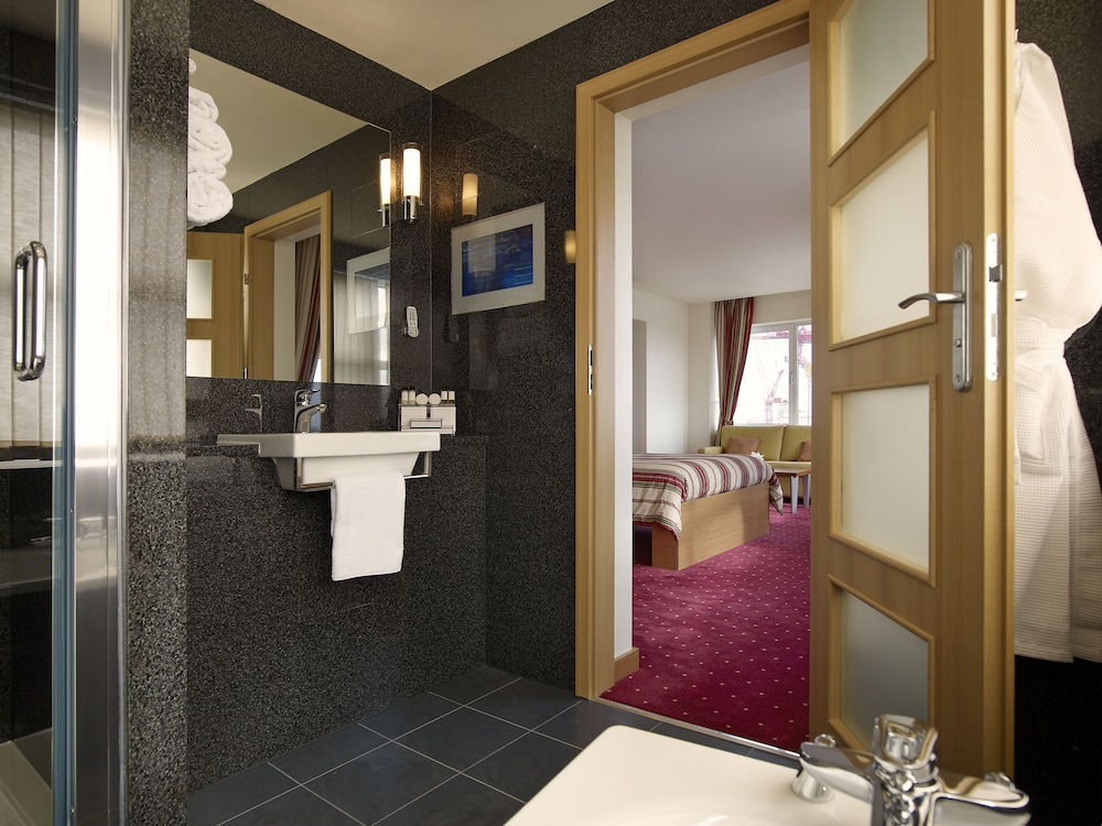STG Hotel London Oxford Street 7/143