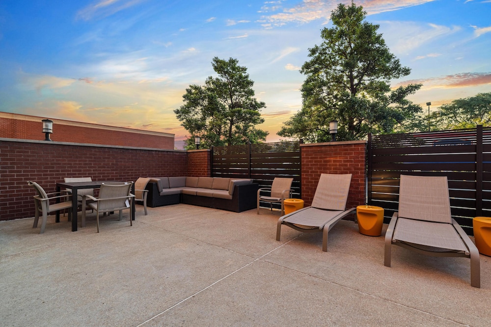 Drury Inn and Suites Creve Coeur St Louis 20/43