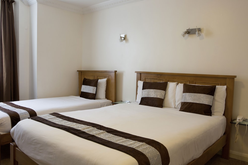 Abbey Court Hotel 11/45