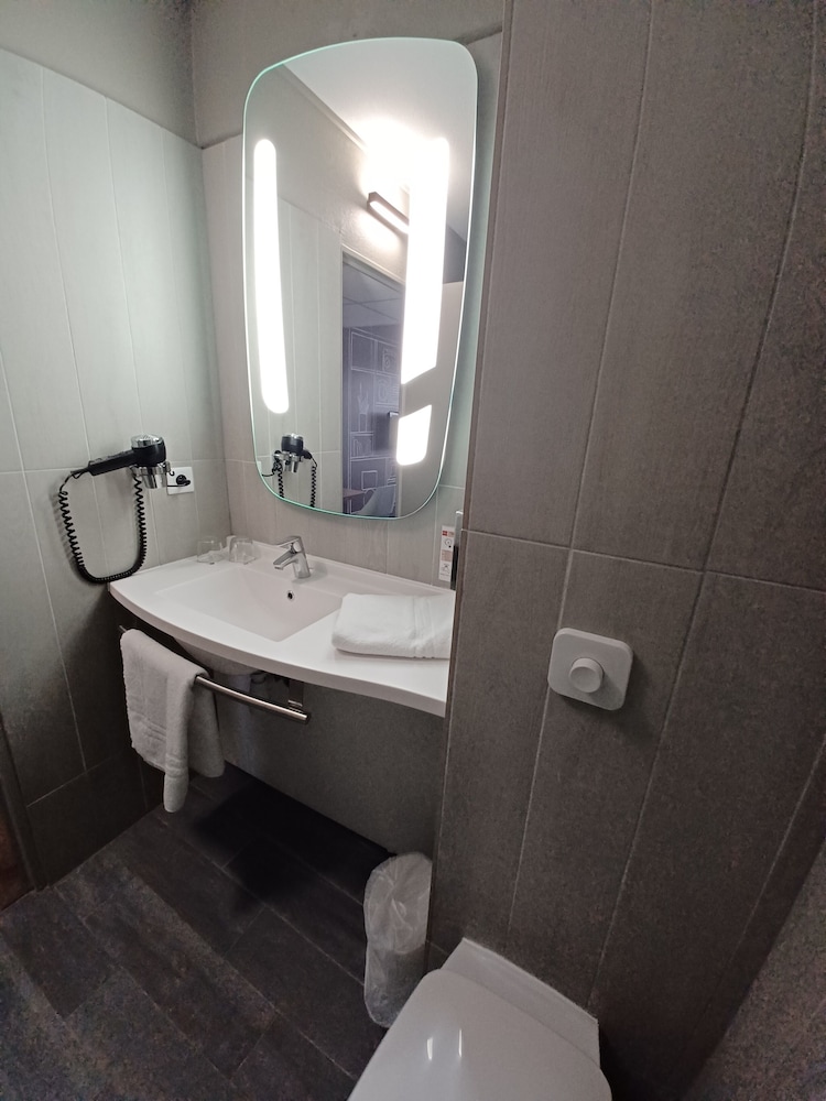 Ibis Toulouse Purpan 71/73