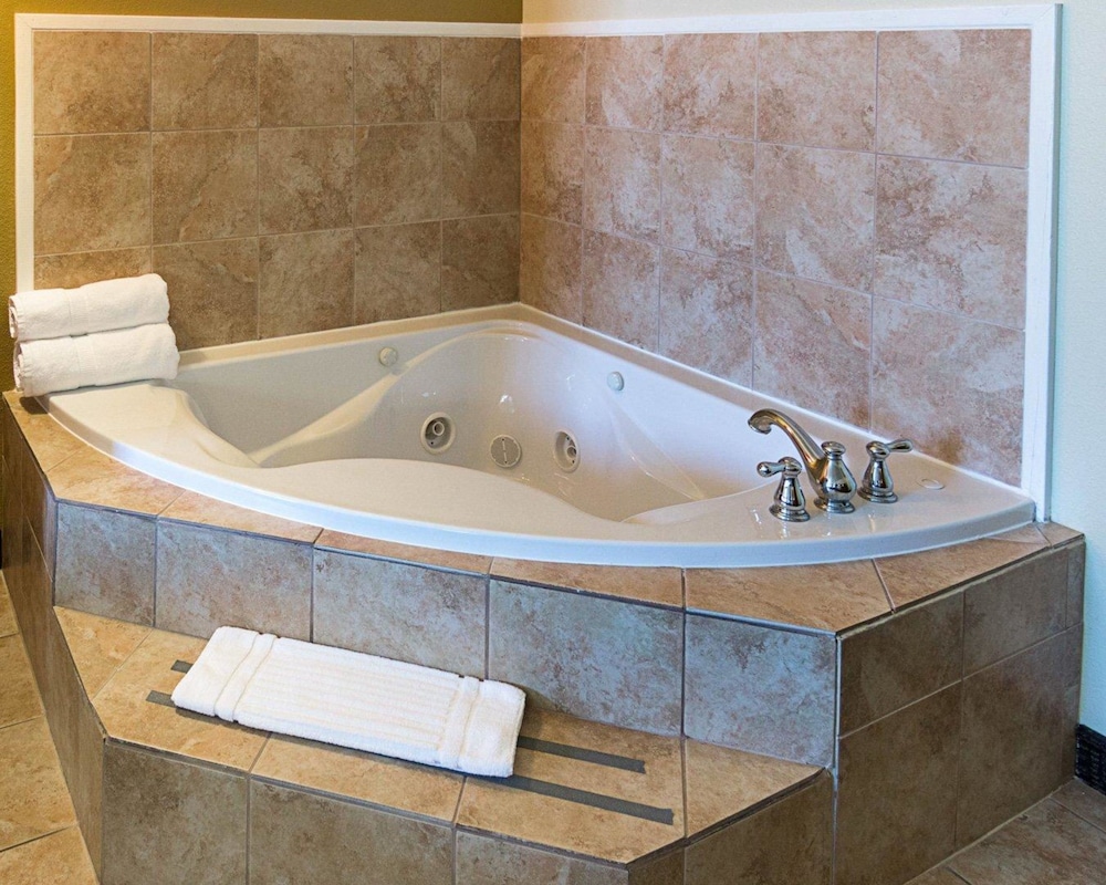 Comfort Suites Natchitoches, LA 16/48
