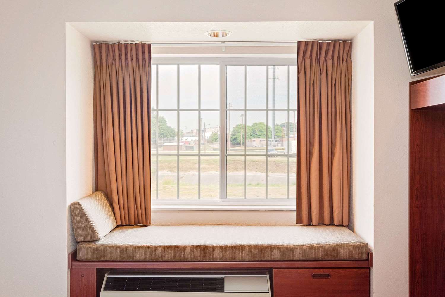 Microtel Inn & Suites by Wyndham Wellsville 17/34
