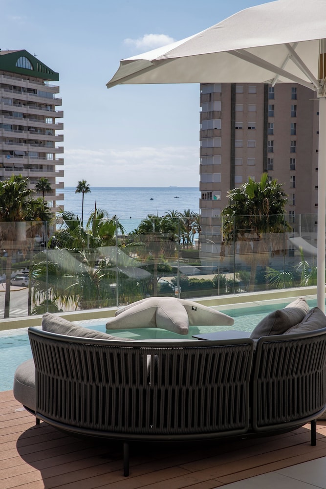 Premium, Queen Bed, Pool Side