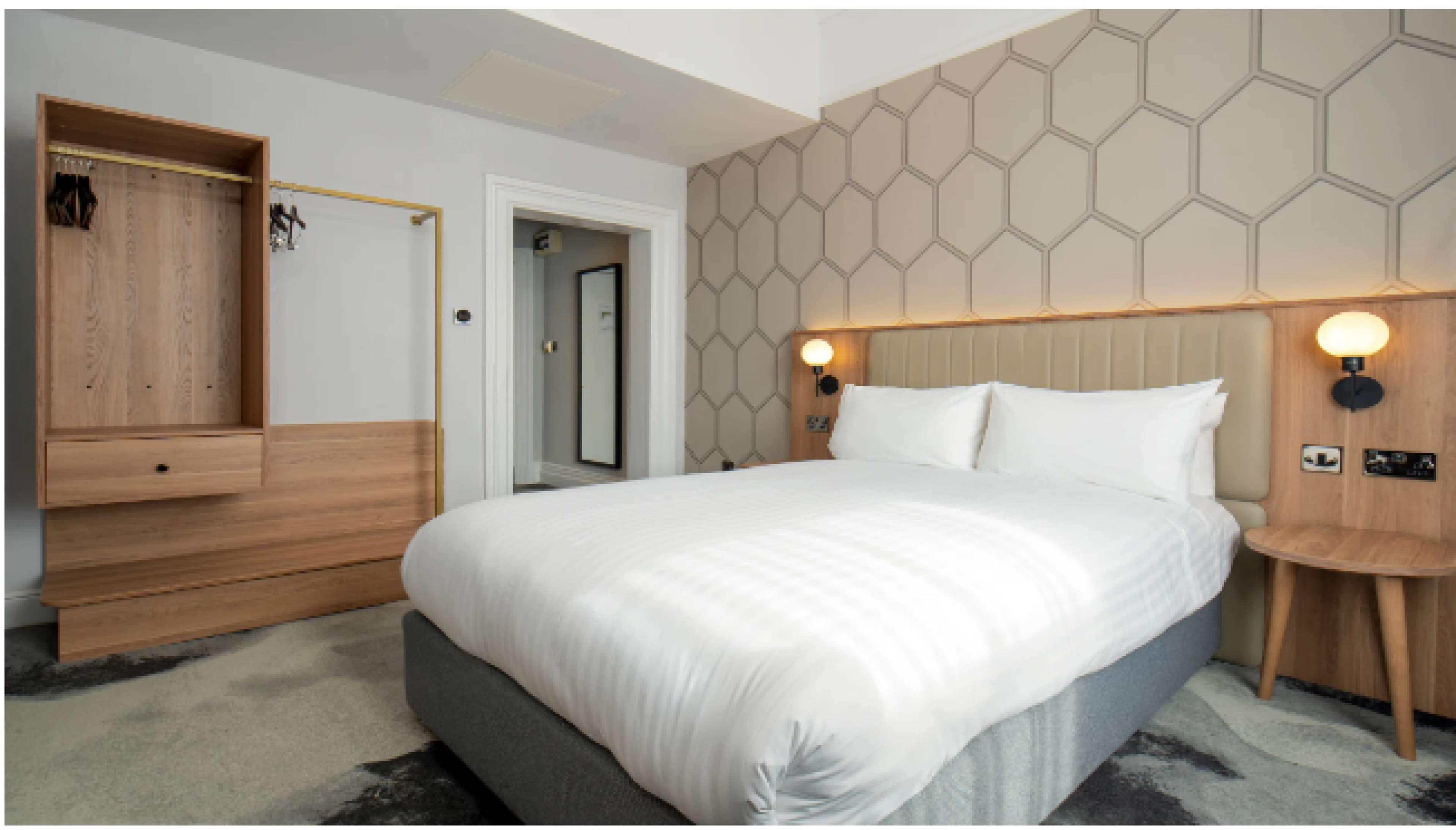ROOM, DOUBLE BED, SMALL