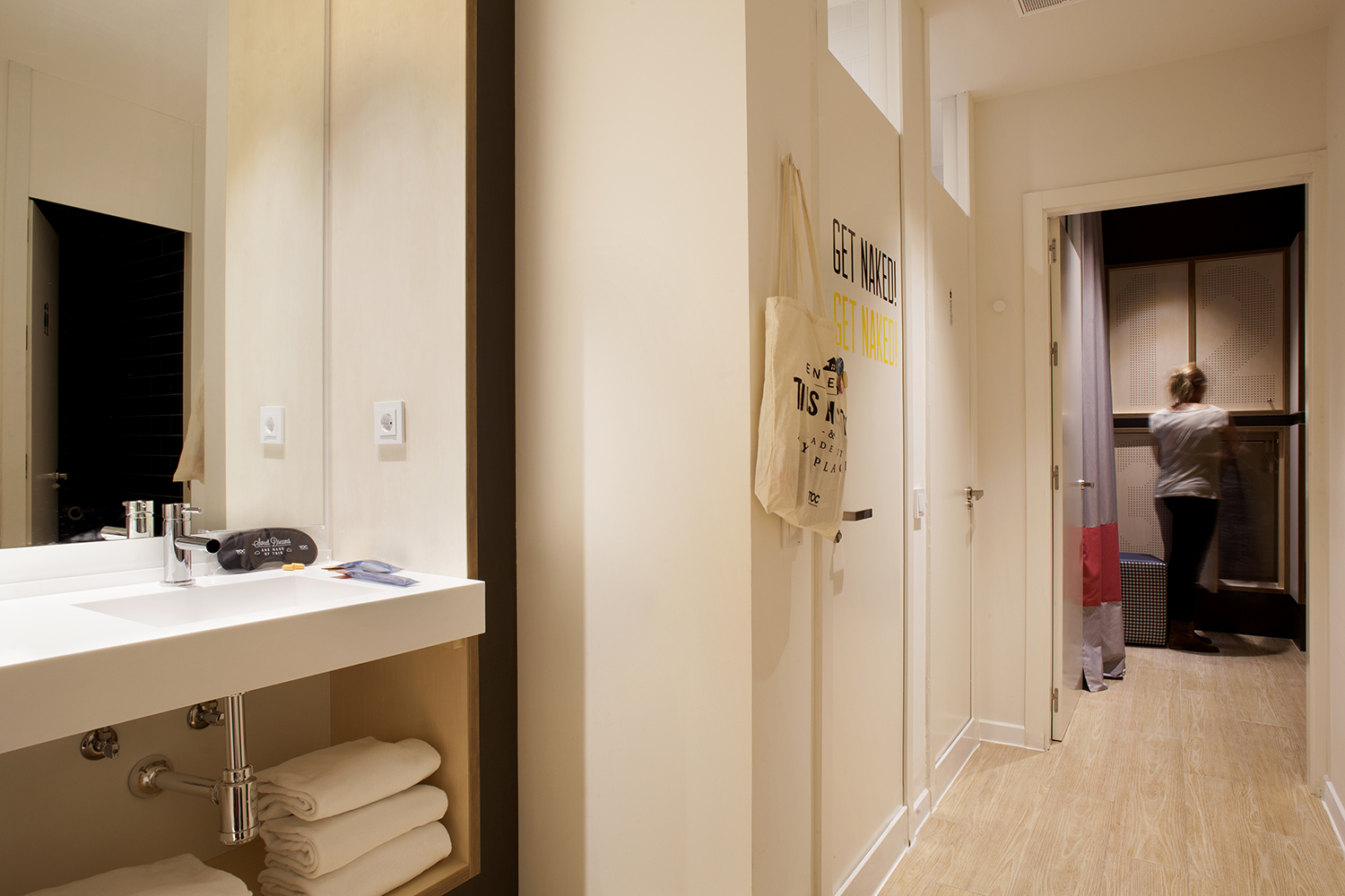 Mixed Dorm, 6 People, Shared Bathroom