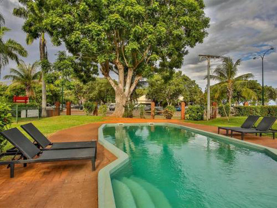 Bayside Holiday Apartments 26/28