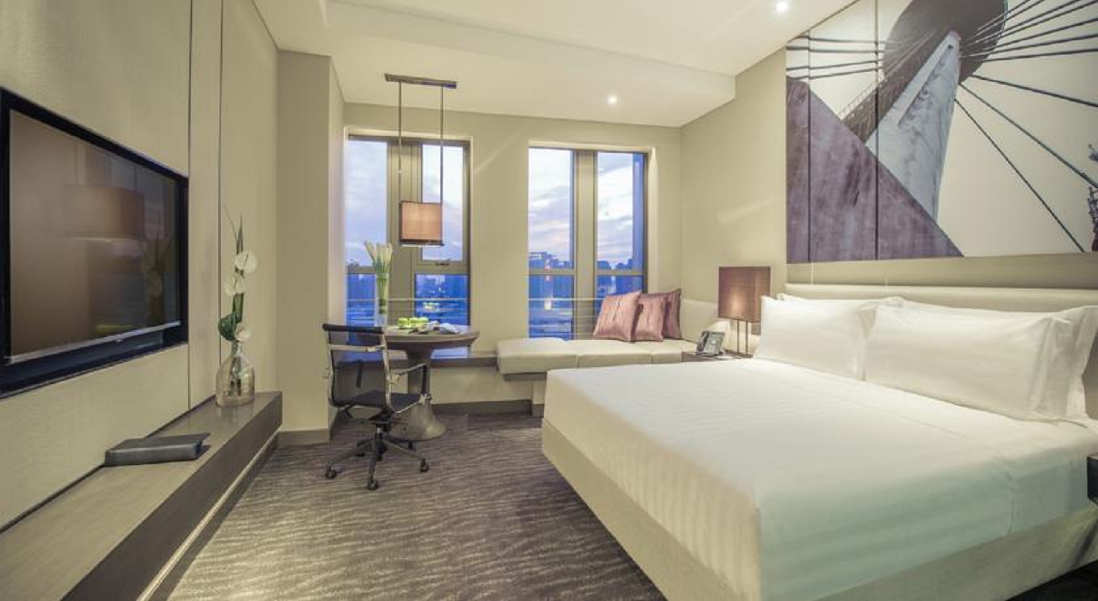 Room, King Bed, City View, Club Floor