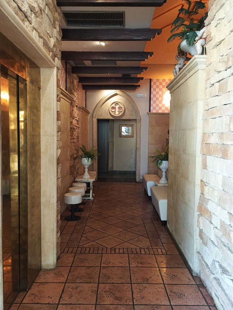 Hotel Juan Carlos I 38/63