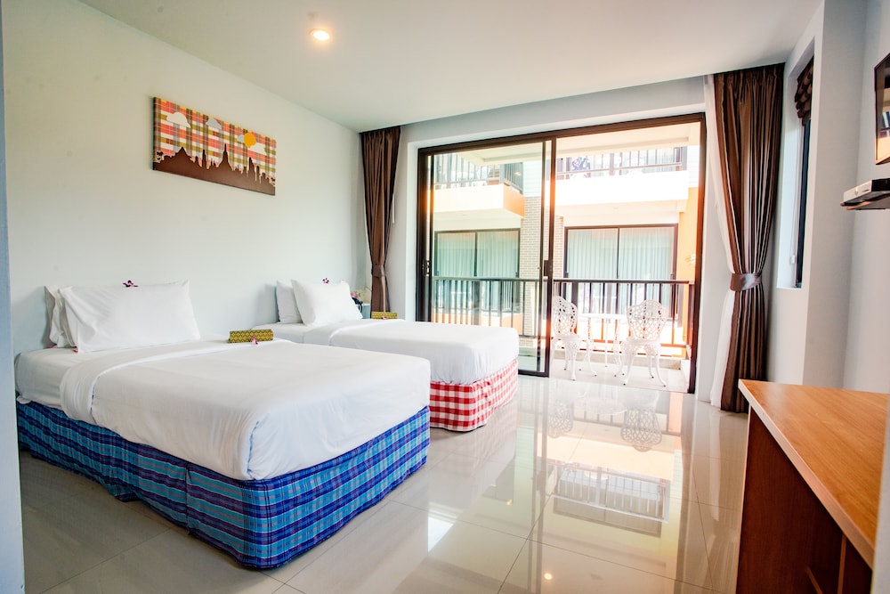 DELUXE, TWIN BEDS