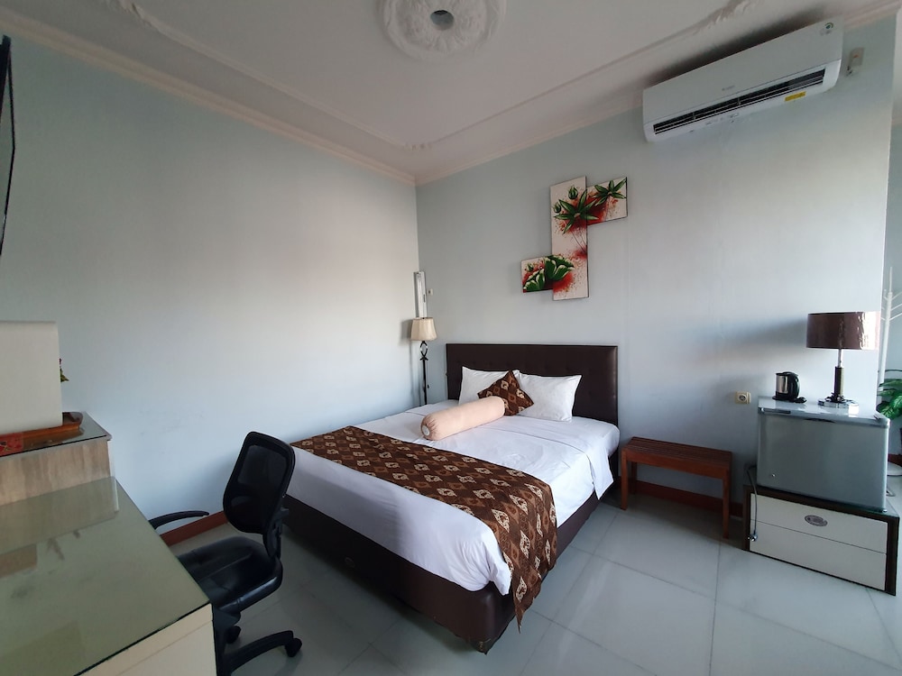 Rene Hotel 16/41