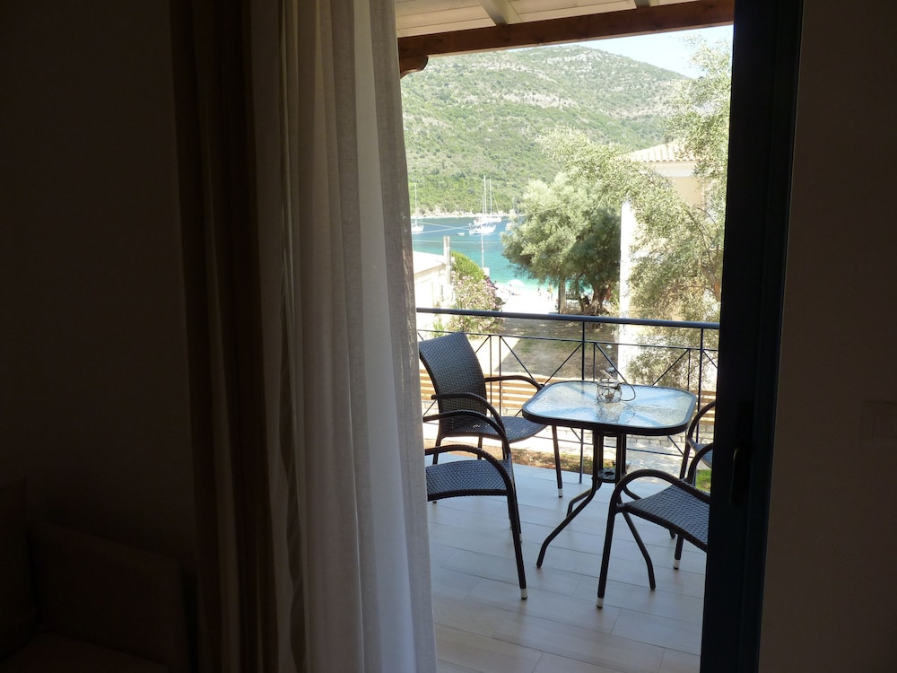 Ilianthos Apartments And Studios 30/50