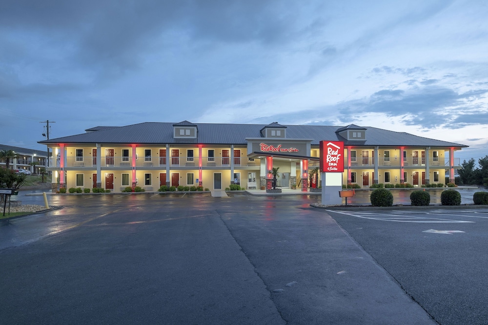 Red Roof Inn & Suites Calhoun 31/34