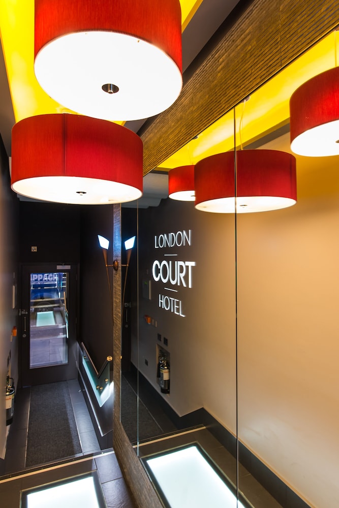London Court Hotel 52/61