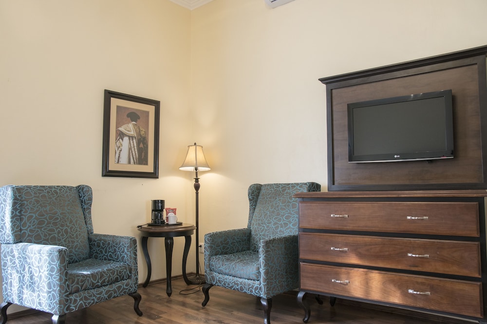 Hotel Morales Historical & Colonial 54/73