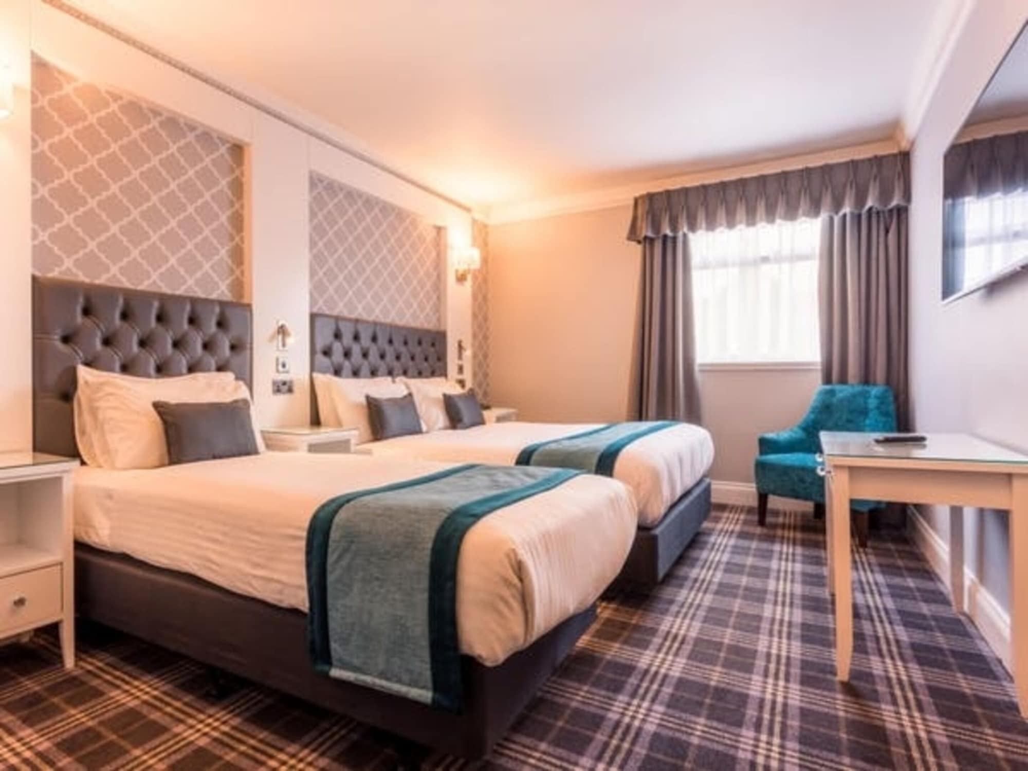 CARLTON, CLASSIC, TRIPLE, 1 DOUBLE AND 1 SINGLE BED, SEPARATE BUILDING