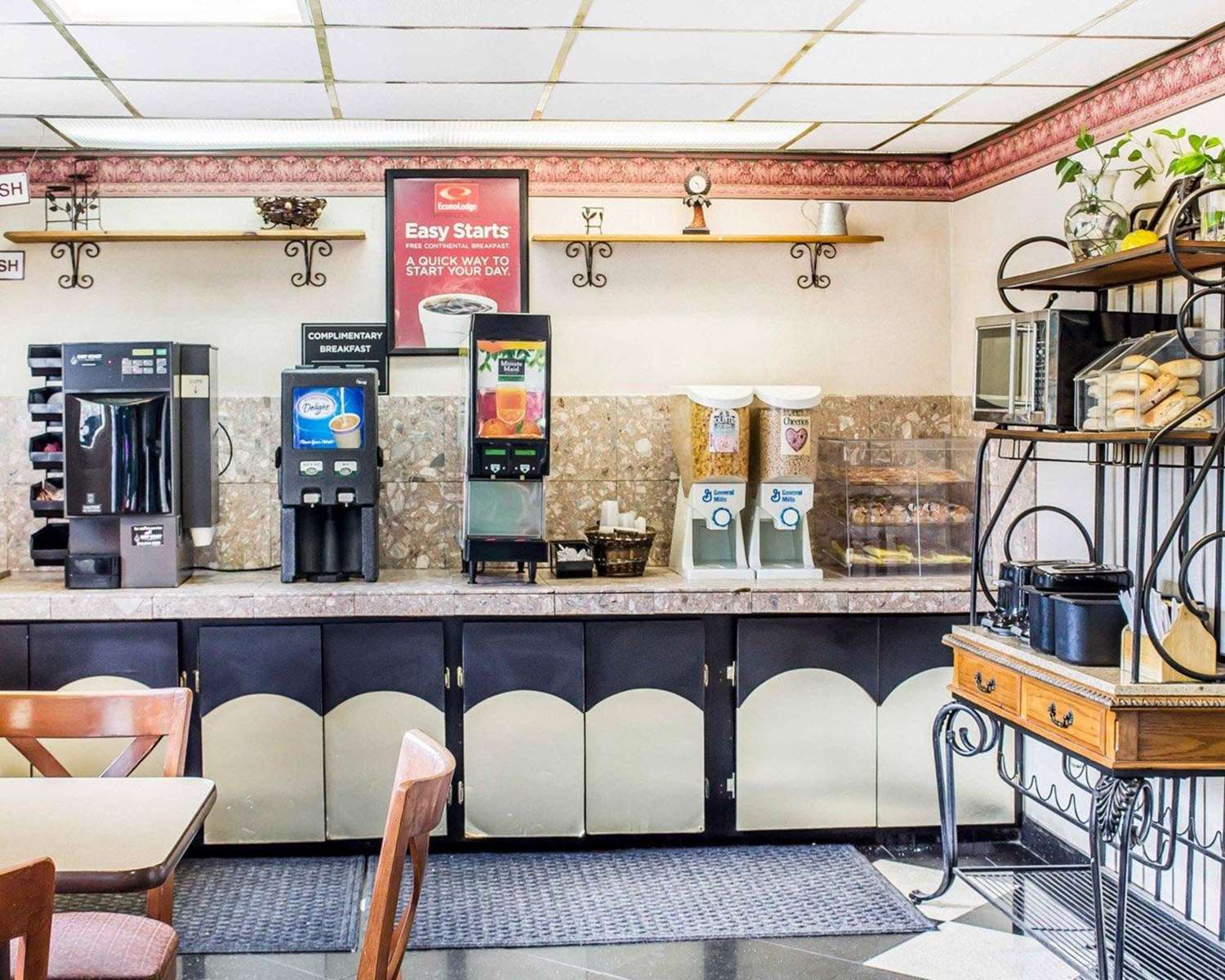 Econo Lodge Scranton near Montage Mountain 18/25