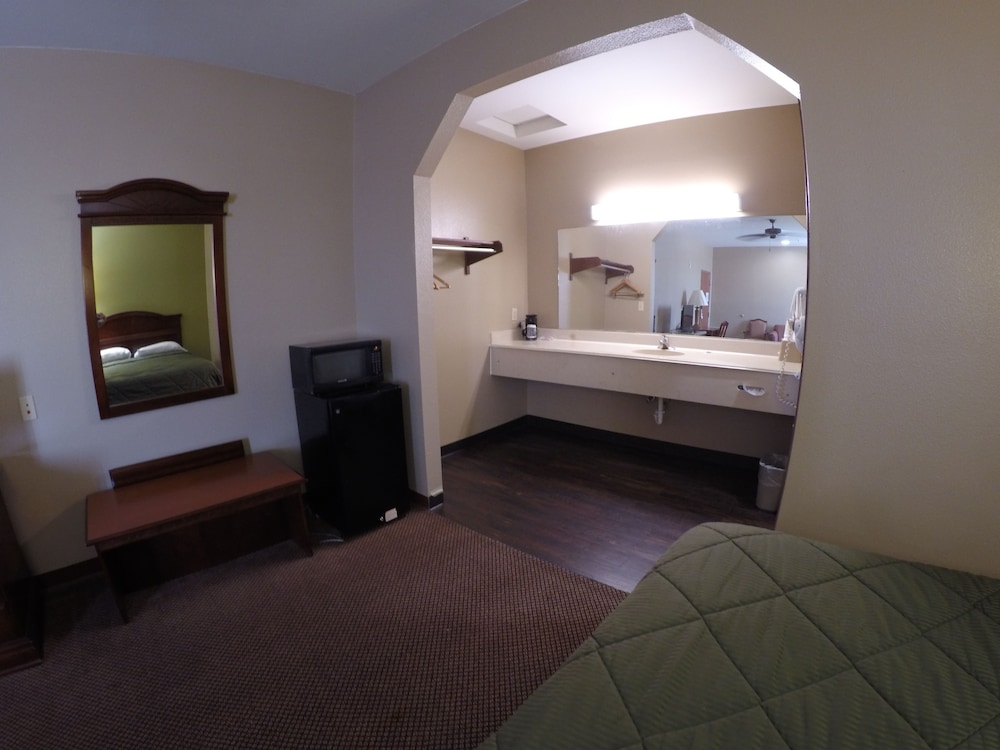 Americas Best Value Inn La Porte 6/46