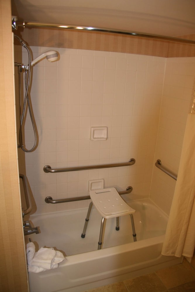 Hampton Inn Louisville-Airport 17/56