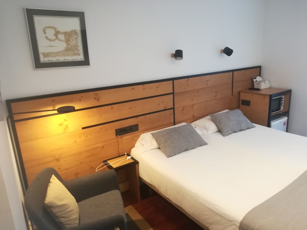 DELUXE, DOUBLE BED, CITY VIEW, BALCONY