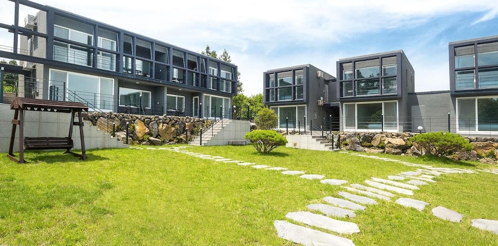 Donnaeko Pension 24/27
