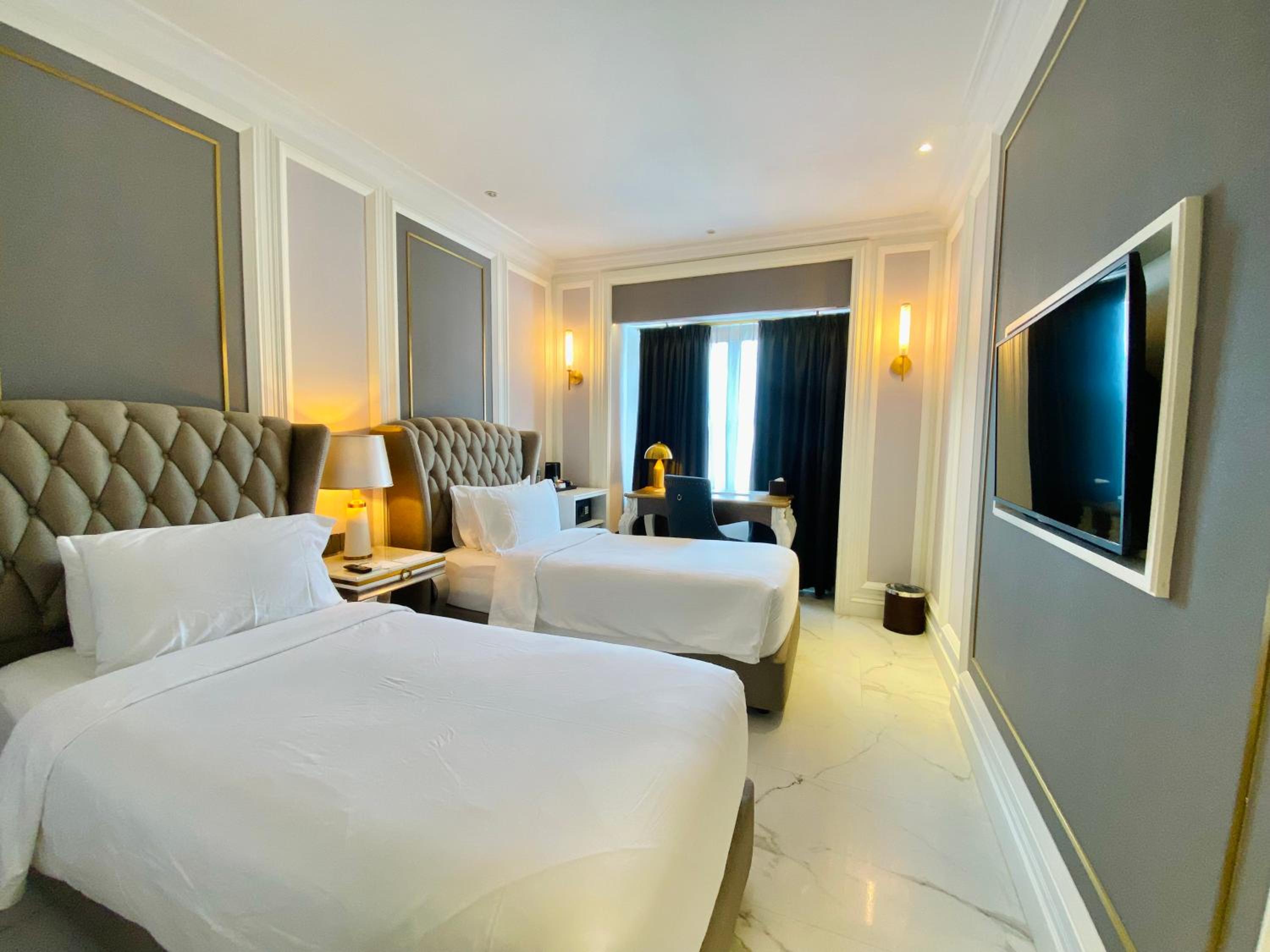 Escape, Standard, Twin Beds
