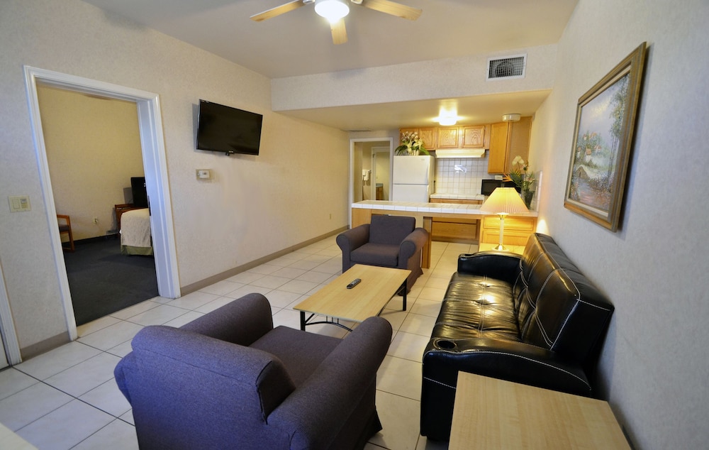 Garden Inn and Suites 33/48