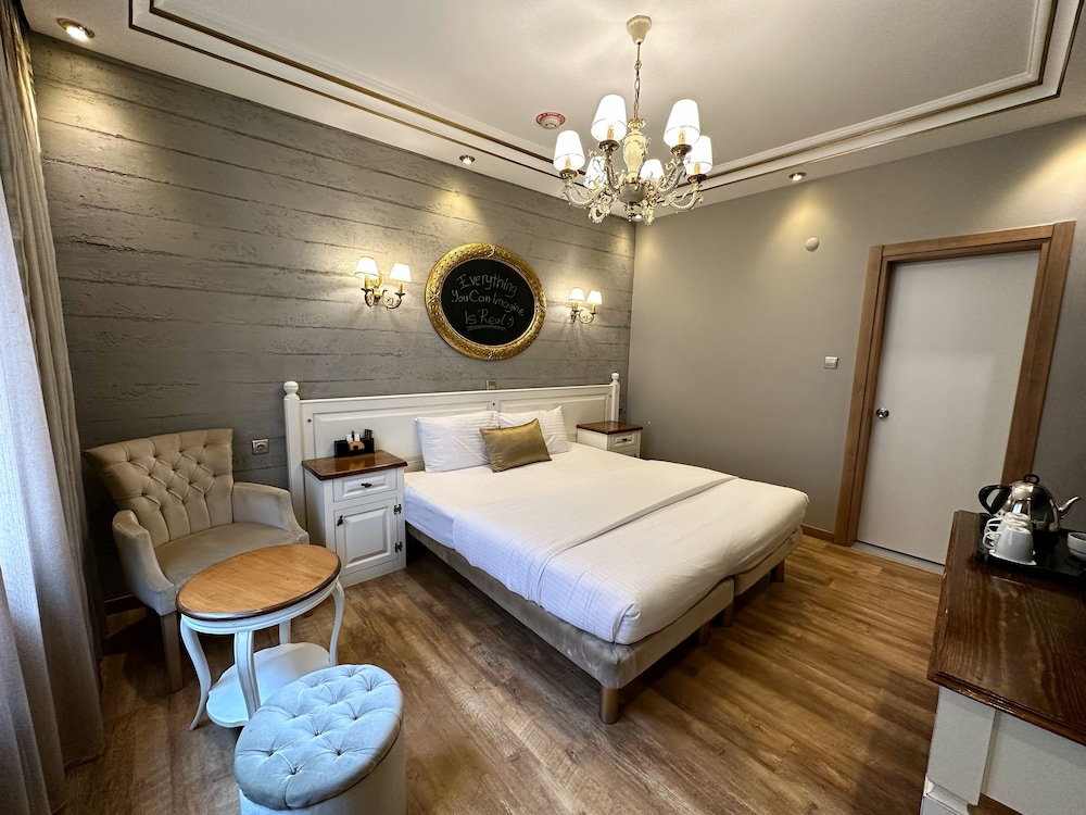 2 Bedrooms, Suite, 1 Double and 1 Single Bed