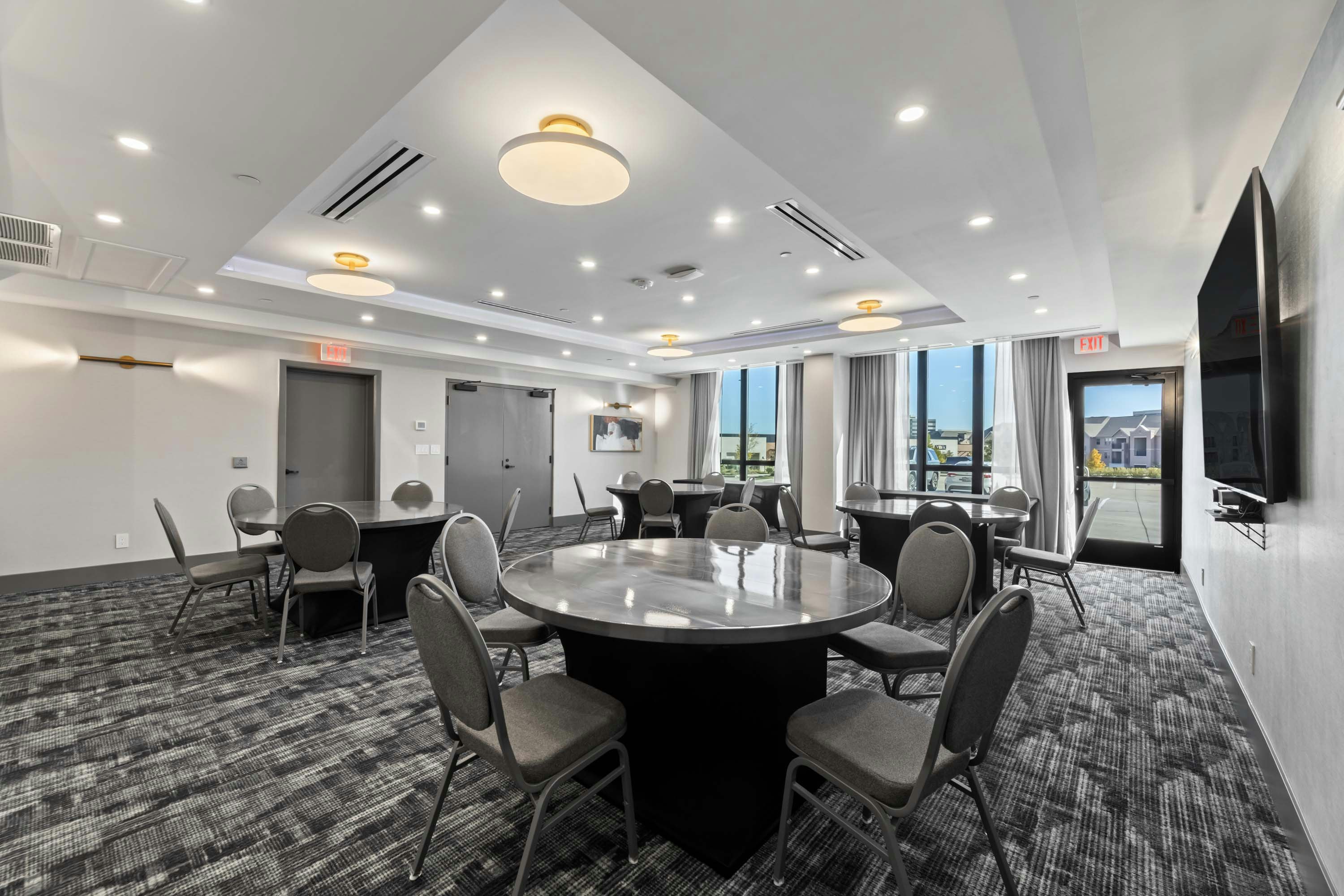 Sandman Signature Las Colinas Hotel and Suites 22/25