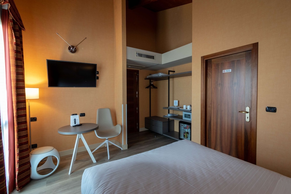 La Villa, Sure Hotel Collection by Best Western 13/76