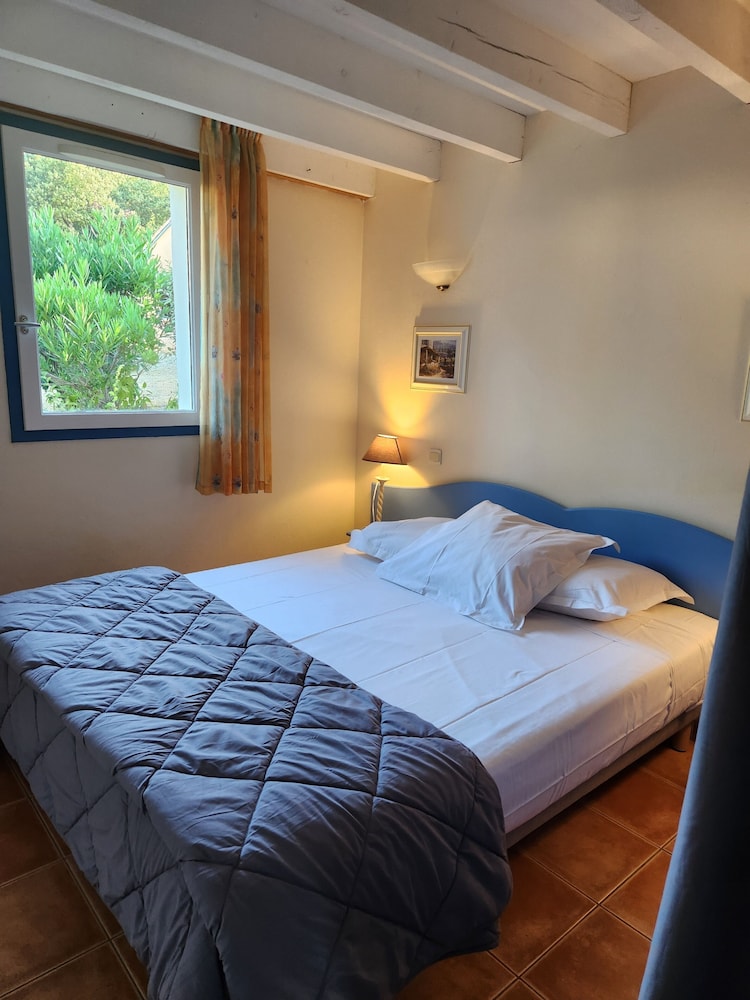 1 Bedroom, Holiday Home