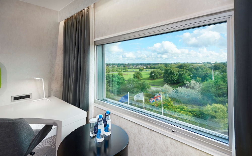 Hilton London Heathrow Airport 43/81
