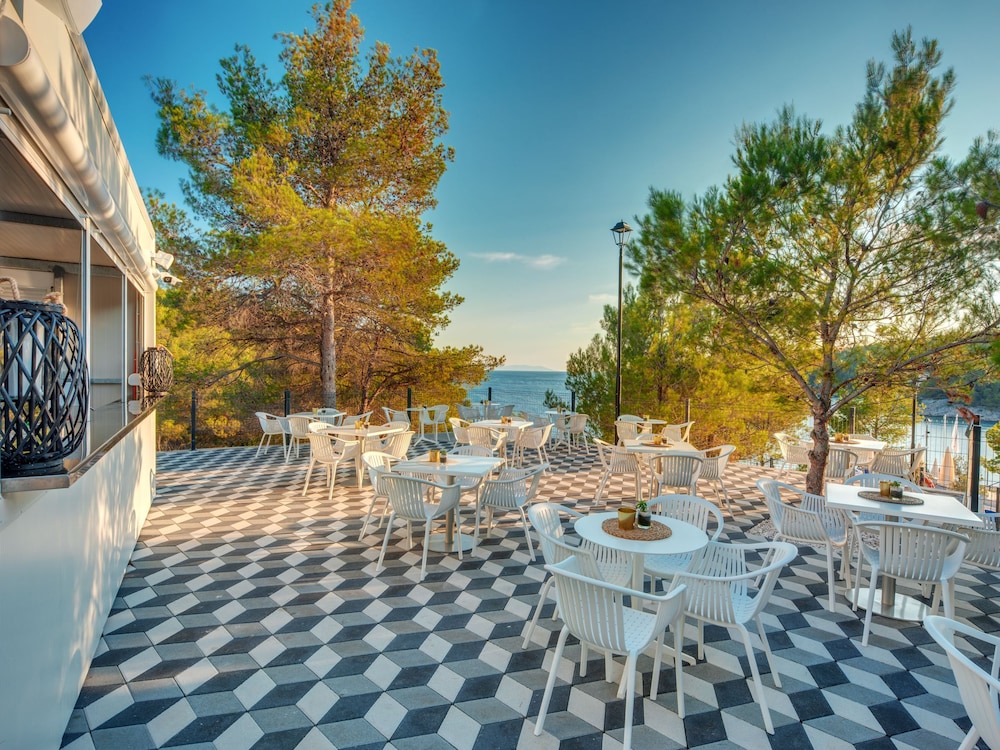Gava Waterman Milna Resort 66/74