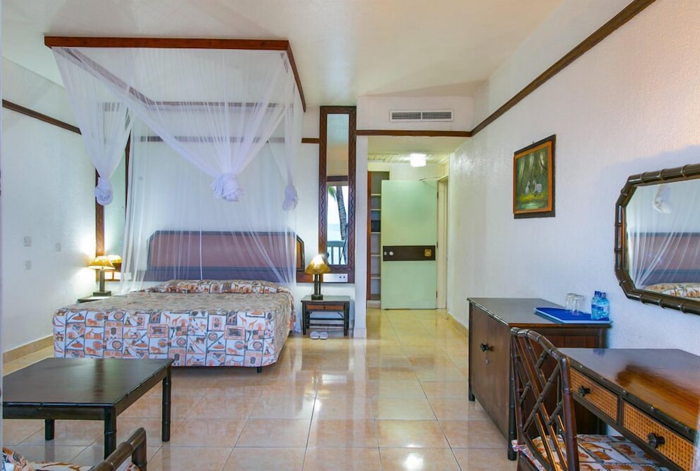Mombasa Beach Hotel 13/39